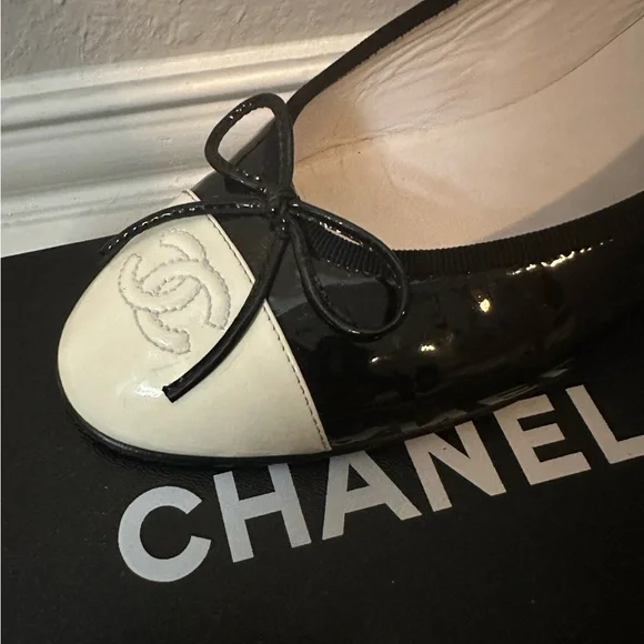 Chanel Vintage Black and White Patent Ballet Flats Size 39.5 / 8.5 - Picture 9 of 14